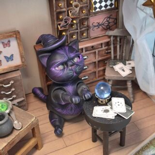 I'm a lucky cat, I look at you in the night and whisper some spells to protect your home...

#bjdcat #dollcat #magicdoll #bjdpet #witchdoll
